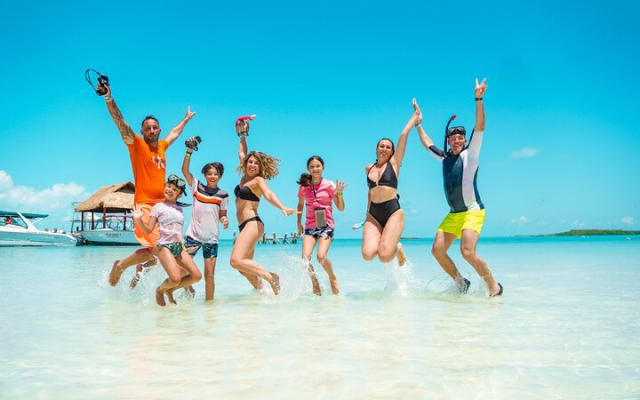 Beach Escape: Isla Contoy and Isla Mujeres with Snorkeling. photo 10