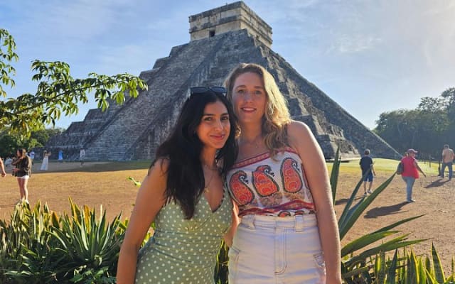 Chichén Itzá, baño en cenote y Pueblo Mágico de Izamal con comida buffet photo 5