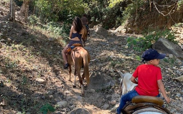 Balade à cheval pour visiter la cascade photo 11