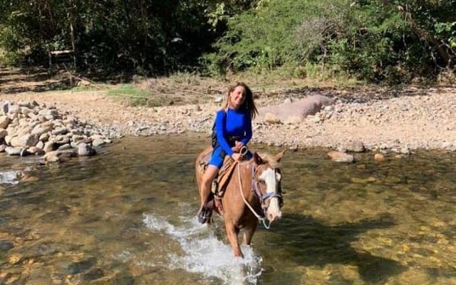 Horseback riding to visit the waterfall