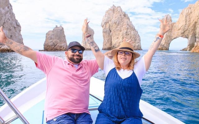 Paseo en bote con fondo de cristal por Cabo San Lucas hasta el famoso Arco photo 8