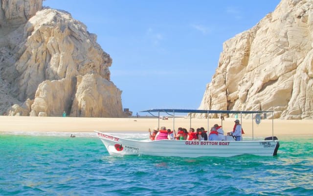 Paseo en bote con fondo de cristal por Cabo San Lucas hasta el famoso Arco photo 9