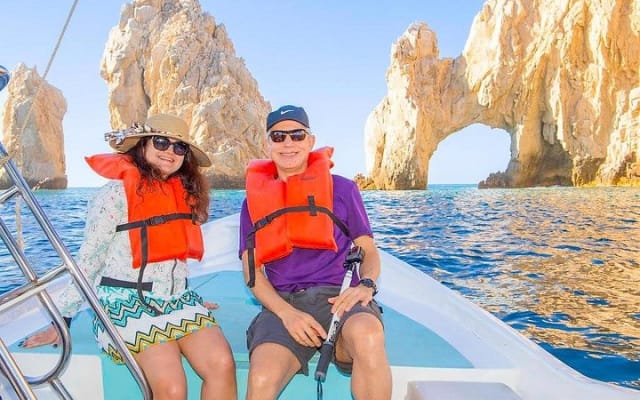 Paseo en bote con fondo de cristal por Cabo San Lucas hasta el famoso Arco photo 11