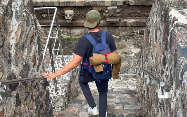Teotihuacan Pyramids Without Stops (No shops, No restaurants)