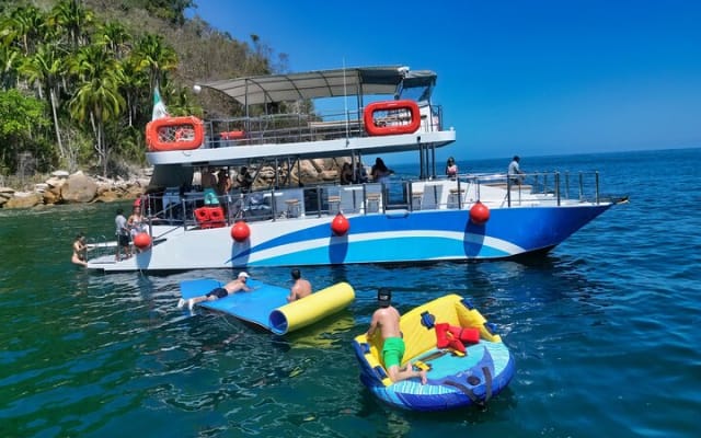 Mega catamaranes TODO INCLUIDO: aventura en una playa paradisíaca remota photo 8