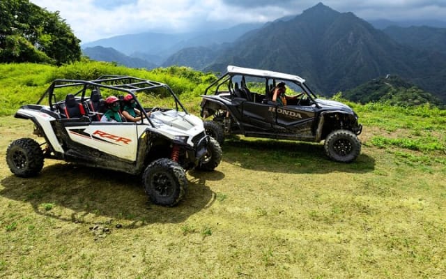 Off-road vehicle adventure with 360° viewpoint