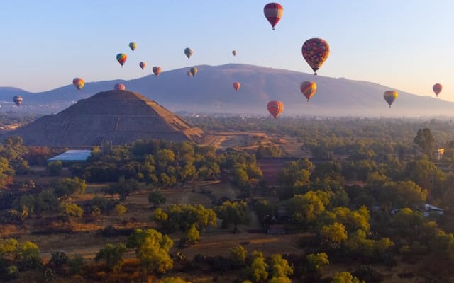 Balloon flight + pick up in CDMX + Breakfast in Cave + Teotihuacan