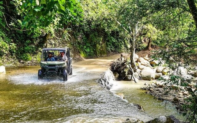 Aventura en la selva en RZR todoterreno photo 2