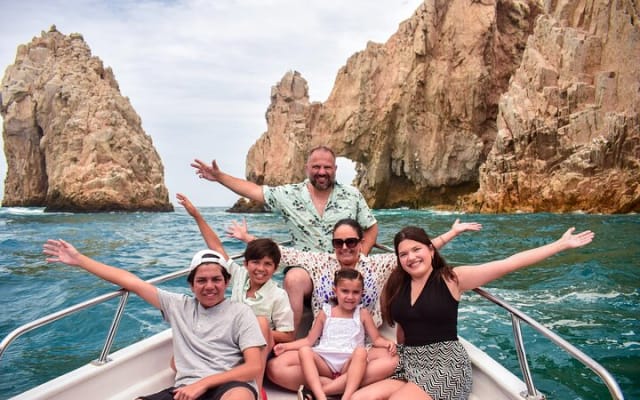 Cabo San Lucas Glass Bottom Boat Tour to the Arch with Beach Time