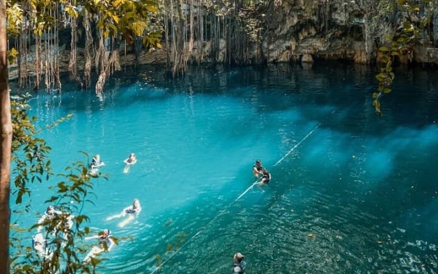 Chichén Itzá and Cenotes Day Trip with Traditional Lunch photo 4