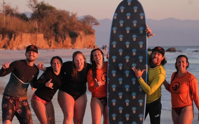 ¡Surfea el mejor spot de la zona! Con instructor certificado. photo 3