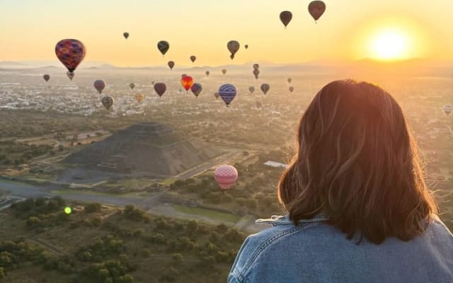 Balloon flight / Breakfast in the cave / CDMX pick-up + Pyramids