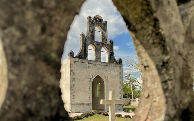 Merida : Cenotes & Hacienda Kampepén with food & pick up