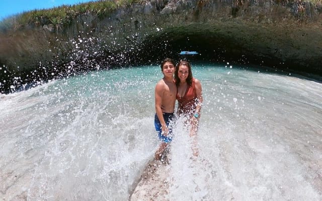 Tour a las Islas Marietas y Playa Escondida photo 3