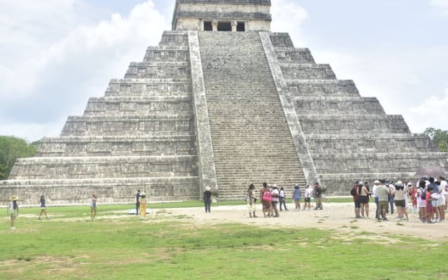 Chichén Itzá, Hubiku & Ik Kil Cenotes Guided Tour from Tulum photo 2