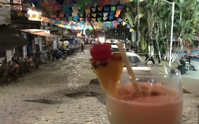 Bares de Sayulita: bebe y convive con amigos photo 5