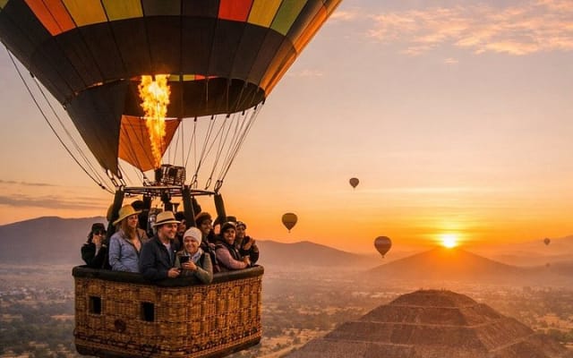 Vuelo en globo en Teotihuacán con desayuno en La Gruta y transporte photo 8