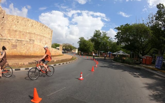 Mérida en trottinette électrique : Paseo de Montejo et parc La Plancha photo 4
