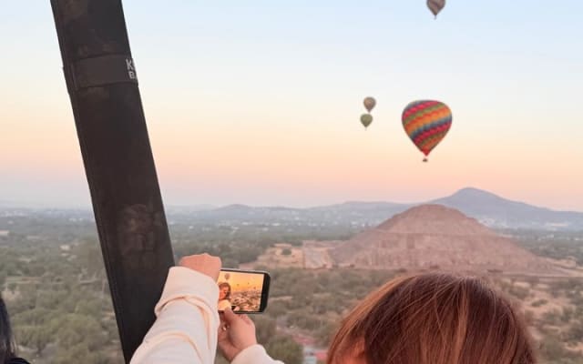 Balloon flight plus breakfast in cave with transportation photo 3