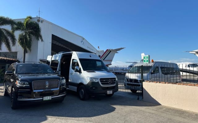 Transporte VIP del aeropuerto PVR a SIARI RITZ y NAUKA photo 7