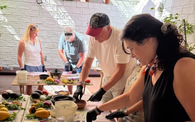 Puerto Vallarta: Salsa Cooking Class — Make, Eat & Take Home