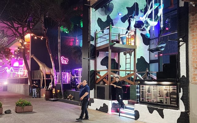 Balade nocturne dans le centre-ville : spray de tequila, cuisine et remises de groupe photo 9
