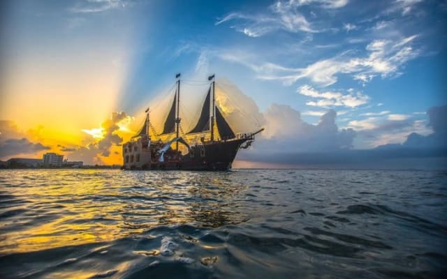Pirate Marigalante Boat Show in Puerto Vallarta with Dinner photo 2