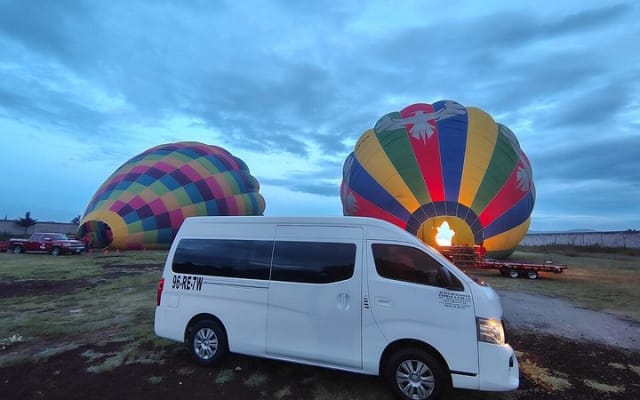 Vuelo en globo en Teotihuacán con desayuno en La Gruta y transporte photo 10