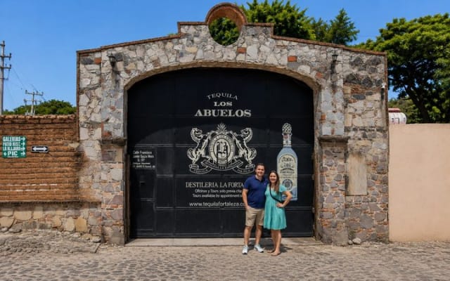 Tour privado de aventura de un día en Tequila y la destilería La Fortaleza photo 2
