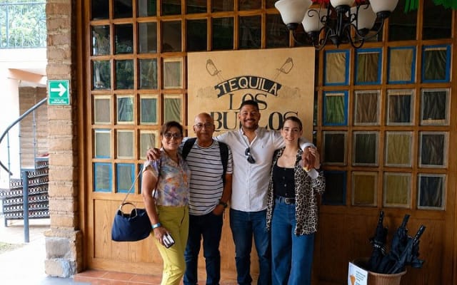 Tour privado de aventura de un día en Tequila y la destilería La Fortaleza photo 6