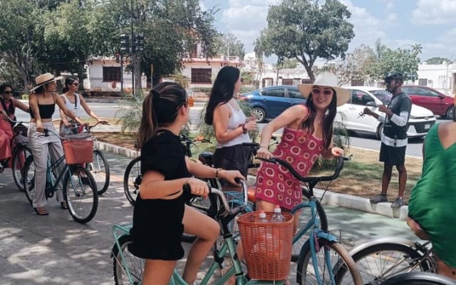 Electric Bike City Tour Discover Landmarks and Culture photo 2