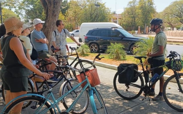 Electric Bike City Tour Discover Landmarks and Culture photo 5