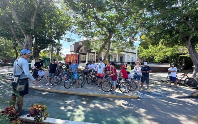 Electric Bike City Tour Discover Landmarks and Culture photo 8