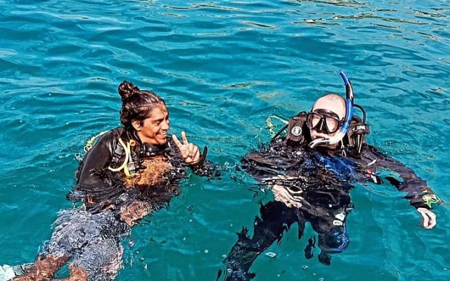 Buceo en grupo pequeño en Los Arcos desde Sayulita photo 11