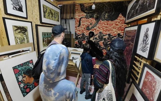 Tour de arte urbano con un artista en Oaxaca photo 2