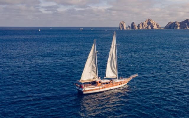 Cabo San Lucas Luxury Sailing Yacht and Dinner with a Chef