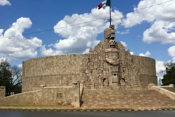 Paseo de Montejo. "Xíimbal Nachi Cocom"