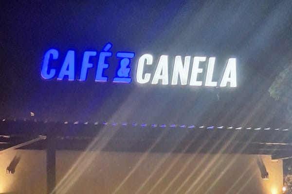 Café & Canela