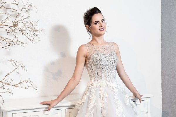 B90 "Venta y renta de vestidos"