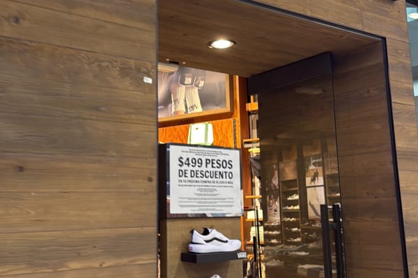 Vans Store Altabrisa