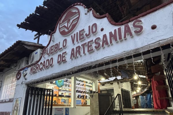 Mercado De Artesanias Malecón 2