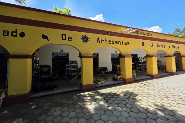 Mercado De Artesanias De Barro Negro