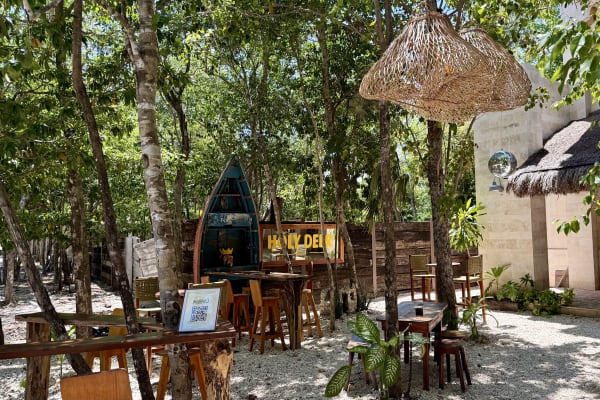 Holy Deer Cafe Selva Zama