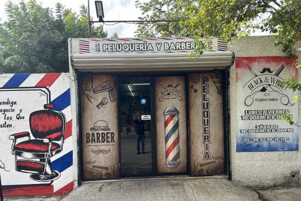 Peluquería y Barbería Black & White