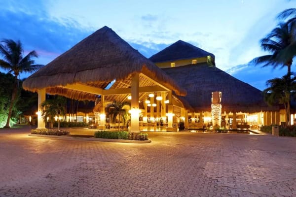 Grand Palladium Colonial Resort & Spa, a Registry Collectin Hotel