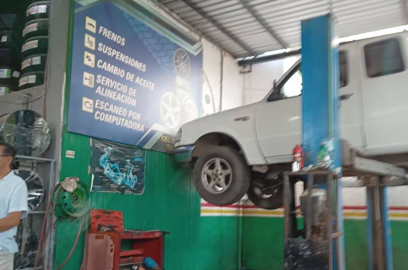 Uri's Tire Palace — photo 2