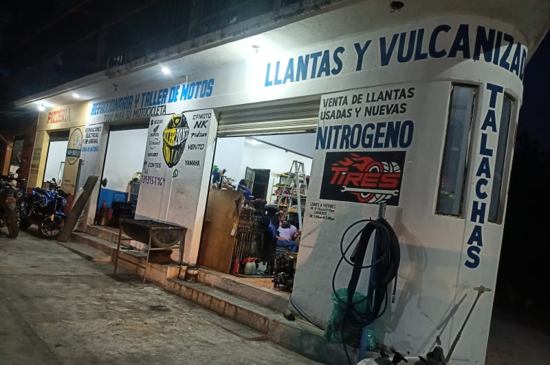 Llantera, vulcanizadora, Refaccionaria y taller de motos el Crucero. — photo 1