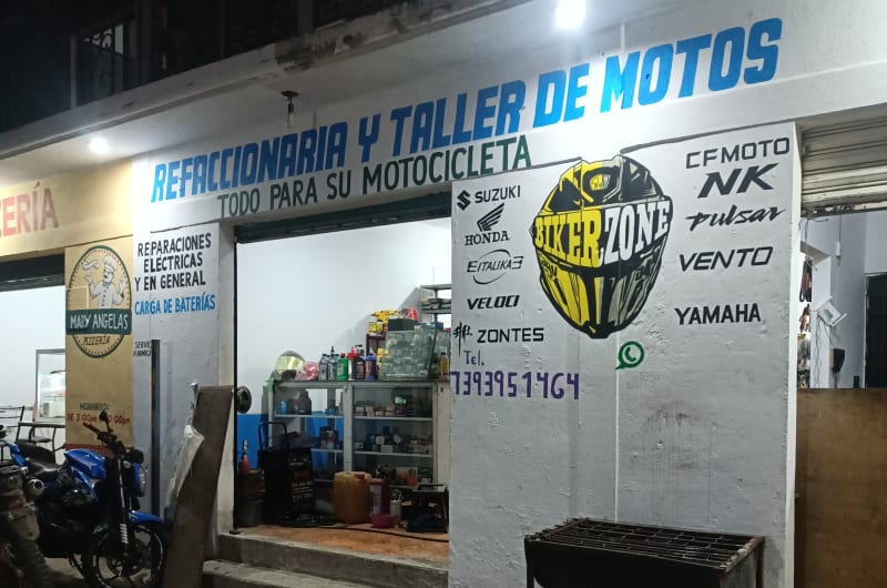 Llantera, vulcanizadora, Refaccionaria y taller de motos el Crucero. — photo 2