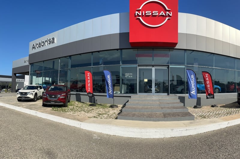 Nissan Altabrisa — photo 1