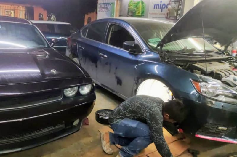Taller "Los 5 hermanos": Hojalatería, pintura y mecánica automotriz. — photo 3